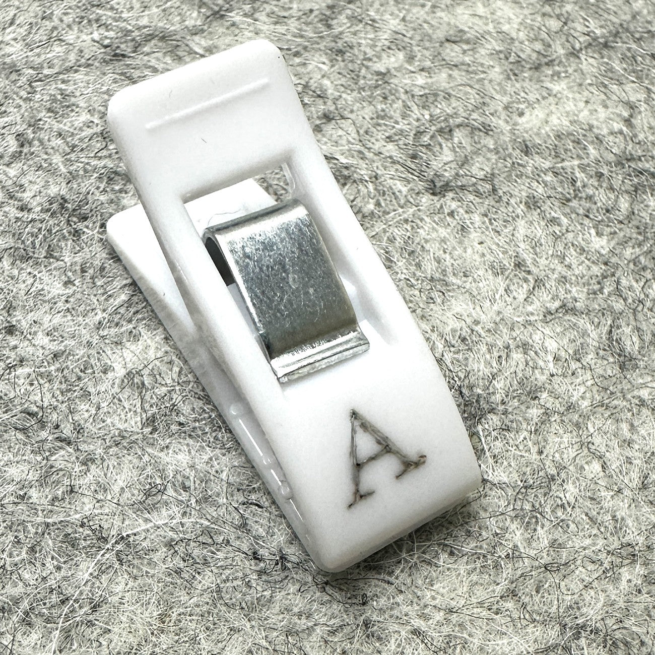 AlphaClips White