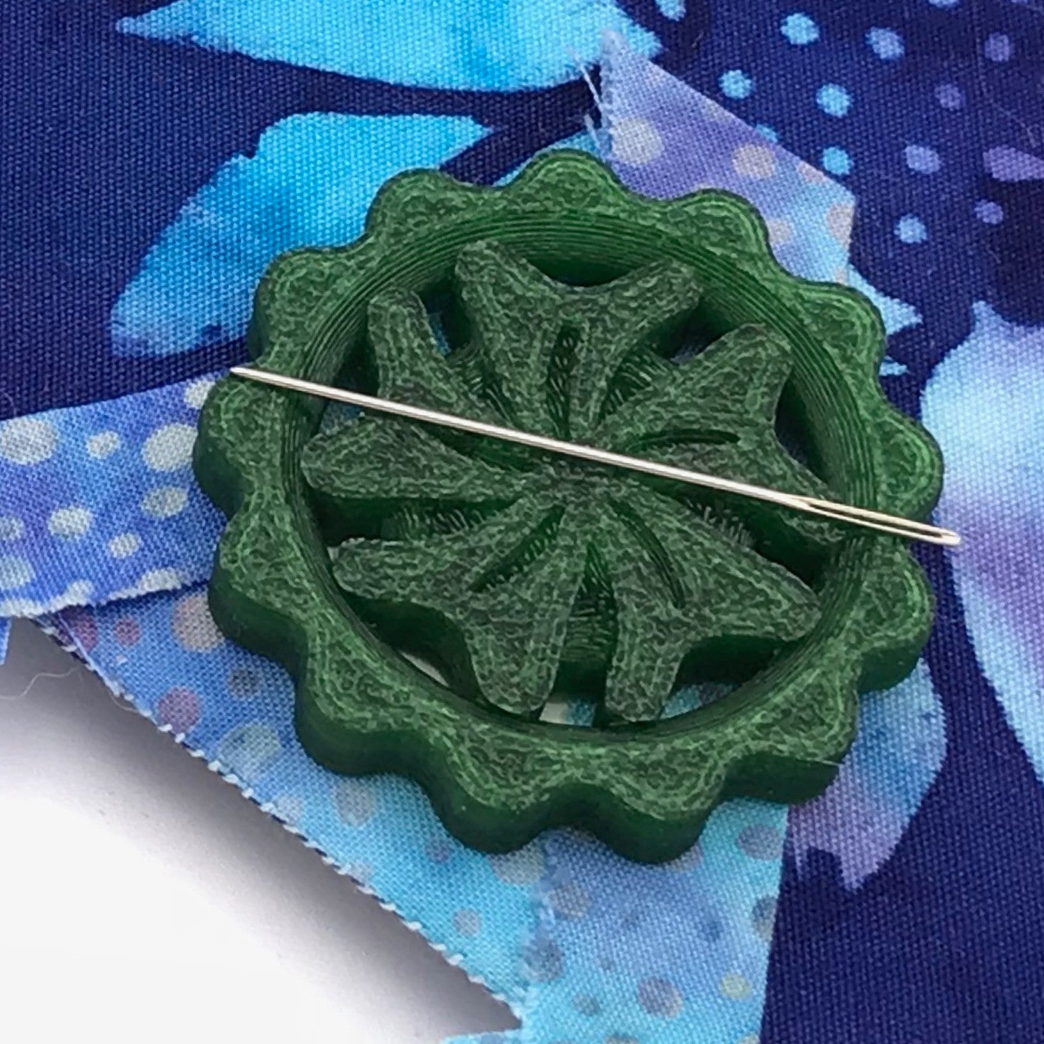 Needle Minder Emerald