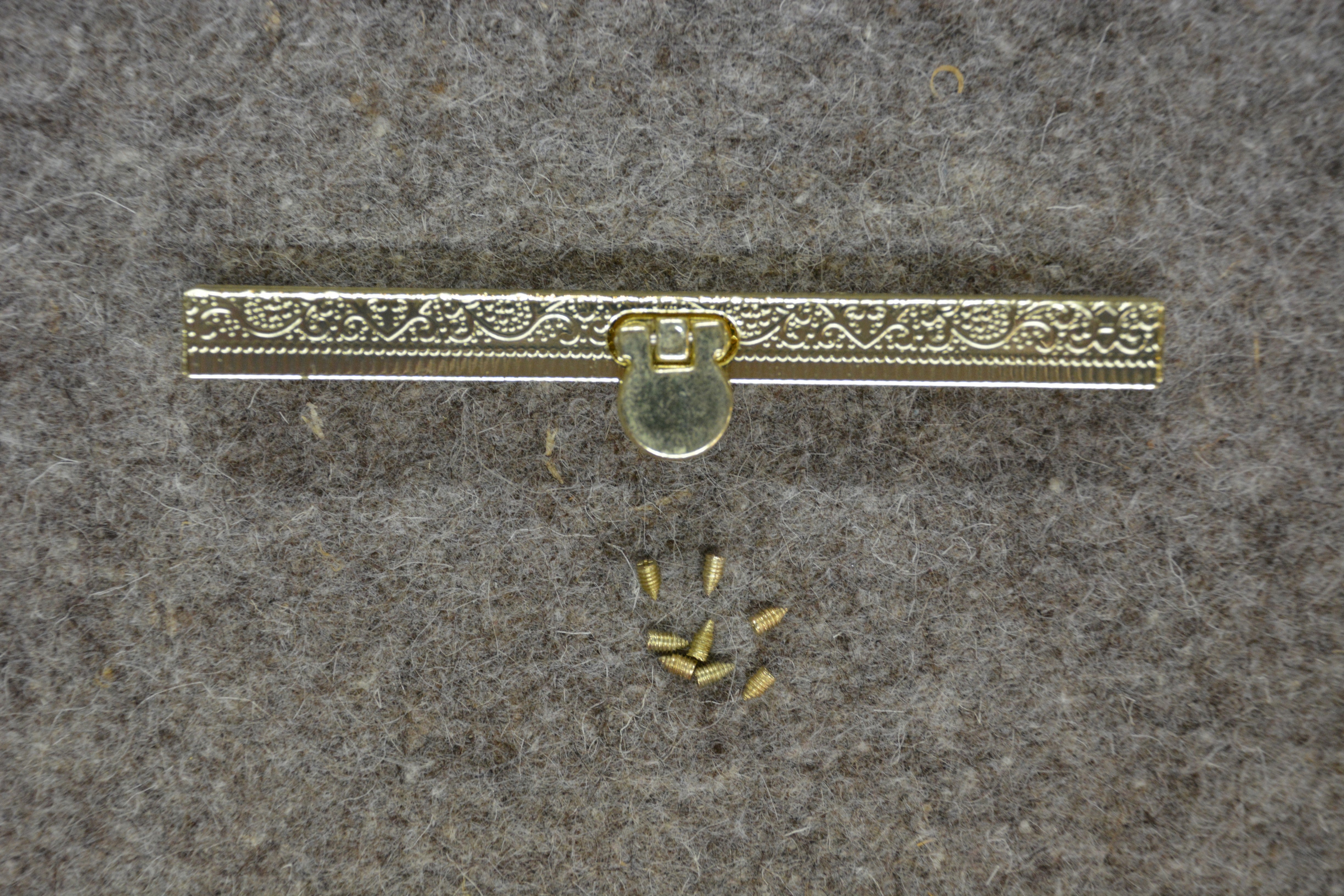 4.5in Embossed Yellow Gold Wallet Clasp